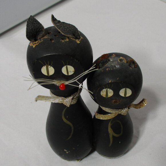 Vintage MCM Black Cat Kittens Magnetic Wood Wooden Salt & Pepper Shakers - Picture 3 of 9
